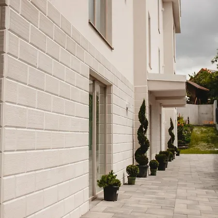 White House Iris Napoca - 5 Apartamento